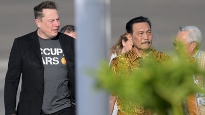 Elon Musk arrived in Indonesia on Sunday to launch SpaceX’s Starlink internet services as the world’s largest archipelago seeks to boost connectivity to its most remote areas. (AFP) Elon Musk arrived in Indonesia on Sunday to launch SpaceX’s Starlink internet services as the world’s largest archipelago seeks to boost connectivity to its most remote areas. (AFP)