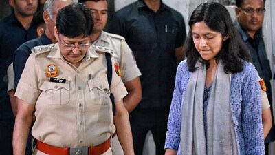 AAP MP Swati Maliwal leaves the residence of Delhi chief minister Arvind Kejriwal after an investigation of alleged assault case in New Delhi. (Sanchit Khanna /HT) AAP MP Swati Maliwal leaves the residence of Delhi chief minister Arvind Kejriwal after an investigation of alleged assault case in New Delhi. (Sanchit Khanna /HT)