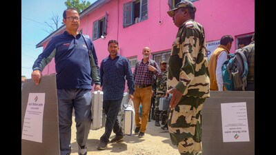 Polling staff carrying EVMs and other polling material leave for poll duty for the fifth phase of Lok Sabha elections, in Baramulla, Sunday. (PTI) Polling staff carrying EVMs and other polling material leave for poll duty for the fifth phase of Lok Sabha elections, in Baramulla, Sunday. (PTI)