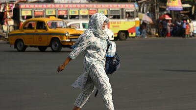 Delhi sizzles at 46° C, IMD issues red alert in North India (Hindustan Times)