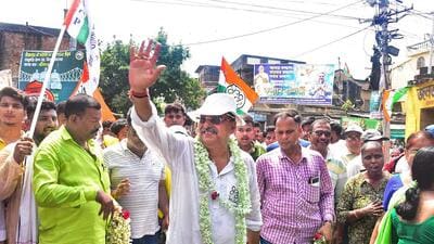 TMC candidate Kalyan Banerjee during an election campaign for the Lok Sabha polls at Serampore in Hooghly on Saturday. (PTI) TMC candidate Kalyan Banerjee during an election campaign for the Lok Sabha polls at Serampore in Hooghly on Saturday. (PTI)
