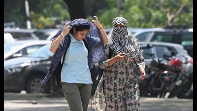 Women take cover under dupattas amid the searing heat in Chandigarh. (Ravi Kumar/HT) Women take cover under dupattas amid the searing heat in Chandigarh. (Ravi Kumar/HT)