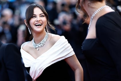 Selena Gomez styled her breathtaking look with Bulgari diamond jewellery. (Photo by Sameer Al-Doumy / AFP) Selena Gomez styled her breathtaking look with Bulgari diamond jewellery. (Photo by Sameer Al-Doumy / AFP)