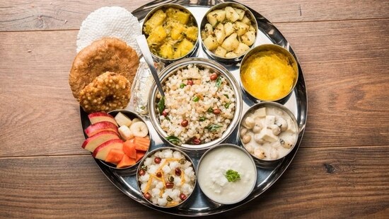 Avoiding Non-Vegetarian Food: Refrain from consuming non-vegetarian food, onions, garlic, and other tamasic (impure) items on Mohini Ekadashi.