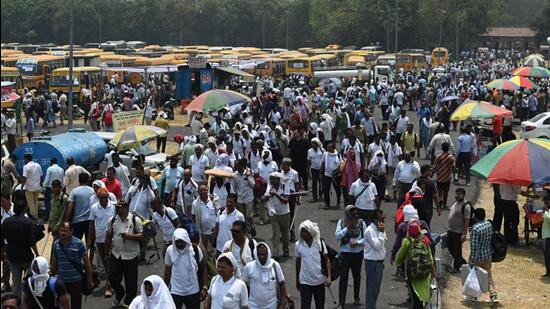 Poll staff leave for their booths in Lucknow on Sunday. (Deepak Gupta/HT)