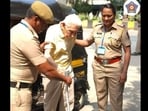 Mumbai Police assisted a 101-year-old retired army officer in casting his vote. Mumbai Police assisted a 101-year-old retired army officer in casting his vote.