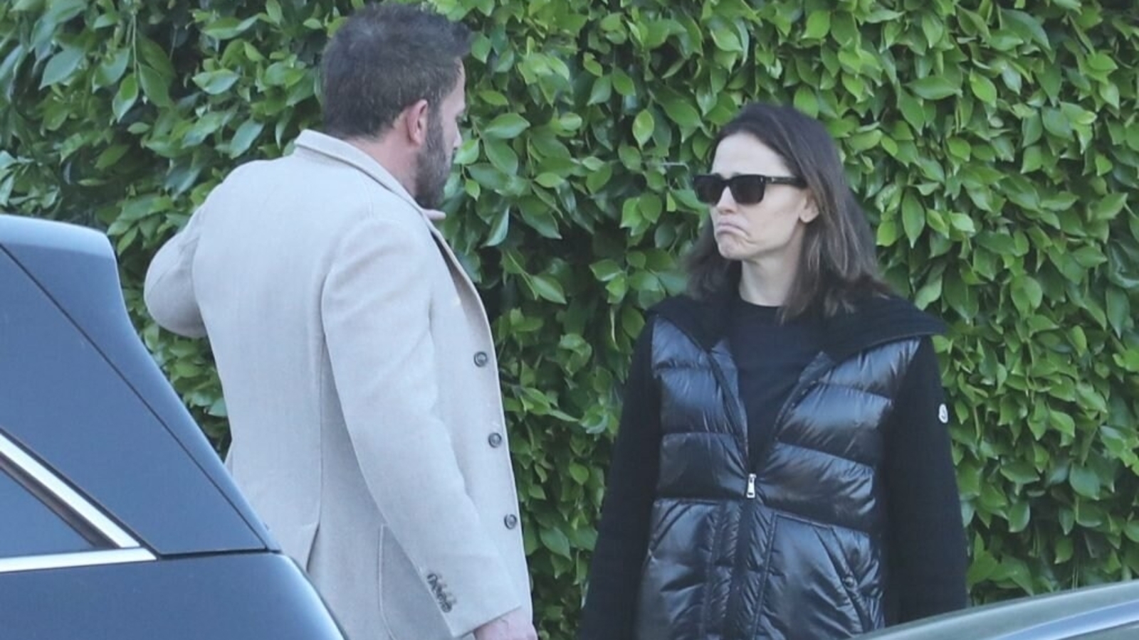 Jennifer Garner visits ex-hubby Ben Affleck after he was seen without ring amid JLo split rumours - Vimarsana News