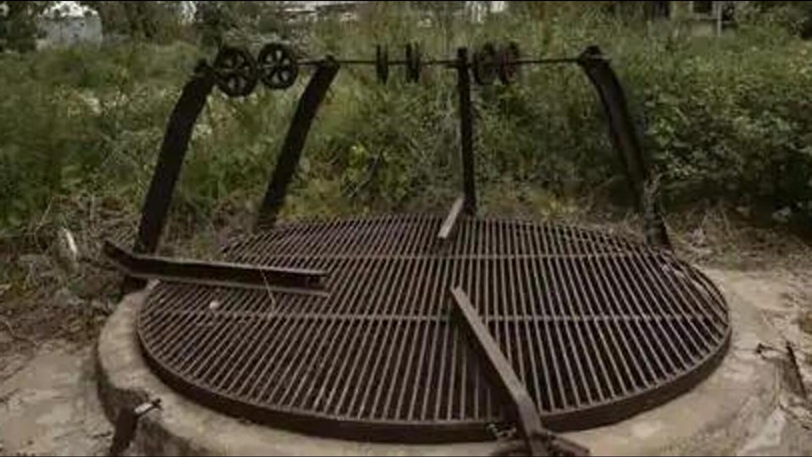 Three die of suffocation inside a well in Assam: Police - Vimarsana News