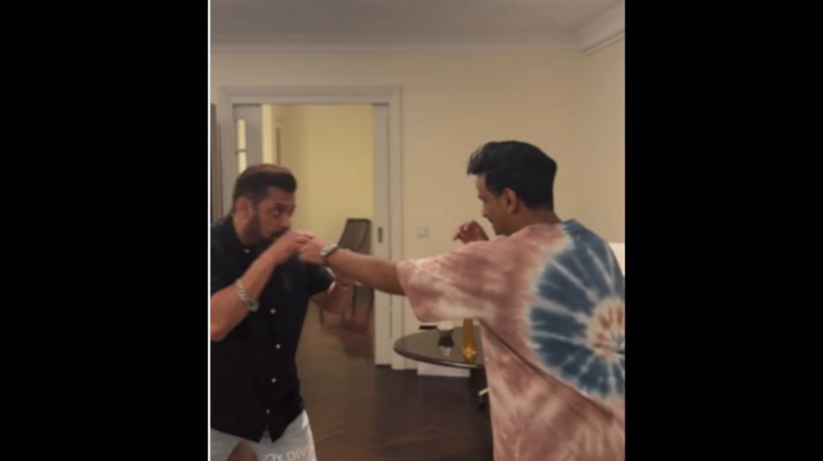 Salman Khan 'boxes' with Dubai millionaire YouTuber Money Kicks: 'That hug hurt' | Trending - Vimarsana News