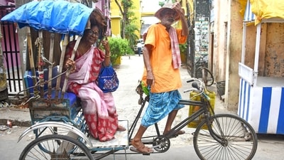 A rickshaw puller and his passenger show their ink-marked fingers in Hooghly, West Bengal. (ANI) A rickshaw puller and his passenger show their ink-marked fingers in Hooghly, West Bengal. (ANI)