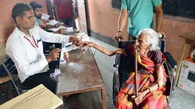 An elderly woman gets her finger ink-marked by a polling officer before voting in Saran, Bihar. (ANI) An elderly woman gets her finger ink-marked by a polling officer before voting in Saran, Bihar. (ANI)