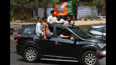 A massive roadshow had been taken out in support of BJP nominee Sanjay Tandon on May 10. (KESHAV SINGH/HT)