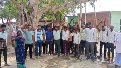 Locals staging a protest and threatening to boycott voting at Bairiha located in Dehdani Rajendra Nagar ward number 16 of Nagar Palika Parishad, Bharwari, in Kaushambi on Monday. (HT Photo) Locals staging a protest and threatening to boycott voting at Bairiha located in Dehdani Rajendra Nagar ward number 16 of Nagar Palika Parishad, Bharwari, in Kaushambi on Monday. (HT Photo)