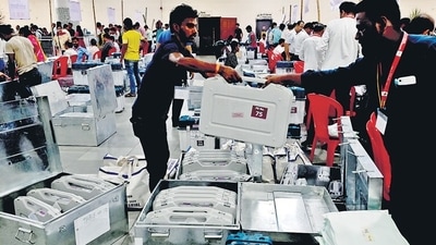 Navi Mumbai, India - May 19, 2024:Election officials were seen distributing materials as Thane Lok Sabha Elections will be held on May 20 at Election Centre Nerul in Navi Mumbai, India, on Sunday, May 19, 2024. (Photo by Bachchan Kumar/ HT PHOTO) (HT PHOTO) Navi Mumbai, India - May 19, 2024:Election officials were seen distributing materials as Thane Lok Sabha Elections will be held on May 20 at Election Centre Nerul in Navi Mumbai, India, on Sunday, May 19, 2024. (Photo by Bachchan Kumar/ HT PHOTO) (HT PHOTO)