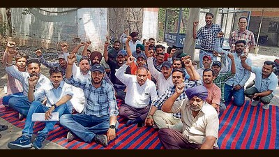 PSPCL employees staging a protest against an attack over their colleagues in Ludhiana on Monday. (HT Photo) PSPCL employees staging a protest against an attack over their colleagues in Ludhiana on Monday. (HT Photo)