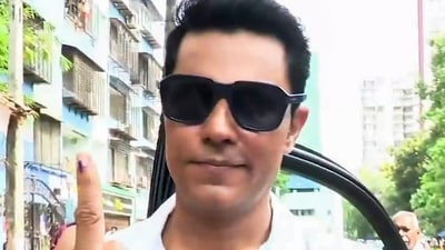 Bollywood actor Randeep Hooda shows his inked finger after casting his vote during the fifth phase of Lok Sabha elections, in Mumbai, Monday. (PTI) Bollywood actor Randeep Hooda shows his inked finger after casting his vote during the fifth phase of Lok Sabha elections, in Mumbai, Monday. (PTI)