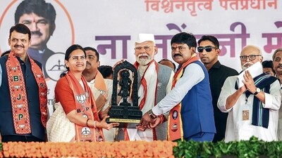 Prime Minister Narendra Modi with Shiv Sena candidate for Nashik Hemant Godse (right) at a rally in Dindora on May 14 (BJP) (HT_PRINT) Prime Minister Narendra Modi with Shiv Sena candidate for Nashik Hemant Godse (right) at a rally in Dindora on May 14 (BJP) (HT_PRINT)