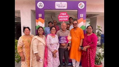 Residents of a residential complex where a model booth was set up by LDA in Lucknow (HT) Residents of a residential complex where a model booth was set up by LDA in Lucknow (HT)