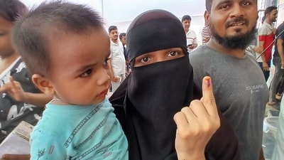 A woman casts her vote in Thane. (HT Photo/Praful Gangurde) A woman casts her vote in Thane. (HT Photo/Praful Gangurde)