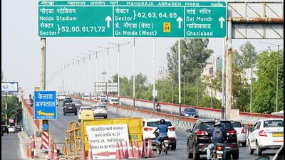 The authority is spending ₹14.55 crore to repair this key city road that is partially closed for commuters’ use during the night, when the repair work is carried out. (Sunil Ghosh/HT Photo) The authority is spending ₹14.55 crore to repair this key city road that is partially closed for commuters’ use during the night, when the repair work is carried out. (Sunil Ghosh/HT Photo)