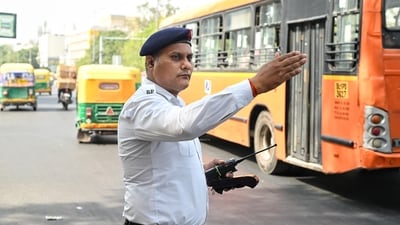 Traffic constable Pawan at ITO in New Delhi on Monday. (Sanchit Khanna/HT Photo) Traffic constable Pawan at ITO in New Delhi on Monday. (Sanchit Khanna/HT Photo)