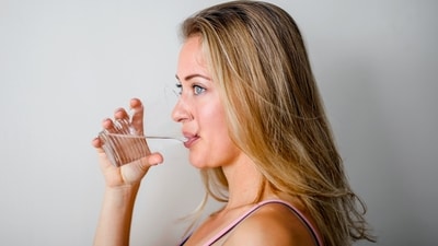 "Thinking about grabbing a glass of water right after your meal? Nutritionist Karishma Shah on why you might want to wait. Know ideal duration of having water after meals for optimal digestion. (Pexels) "Thinking about grabbing a glass of water right after your meal? Nutritionist Karishma Shah on why you might want to wait. Know ideal duration of having water after meals for optimal digestion. (Pexels)