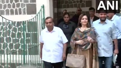 Mukesh Ambani (left), Nita Ambani (centre) and Akash Ambani (right). (X/ANI) Mukesh Ambani (left), Nita Ambani (centre) and Akash Ambani (right). (X/ANI)