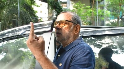 Paresh Rawal stressed about the importance of coming out of their homes and casting a vote. He also said that those who do not vote should be punished. Paresh Rawal stressed about the importance of coming out of their homes and casting a vote. He also said that those who do not vote should be punished.