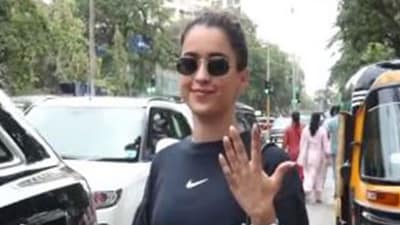 Actor Sanya Malhotra kick-started her Monday morning by exercising her right to vote in Mumbai during the fifth phase of the 2024 Lok Sabha elections. (ANI) Actor Sanya Malhotra kick-started her Monday morning by exercising her right to vote in Mumbai during the fifth phase of the 2024 Lok Sabha elections. (ANI)