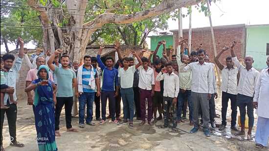Locals staging a protest and threatening to boycott voting at Bairiha located in Dehdani Rajendra Nagar ward number 16 of Nagar Palika Parishad, Bharwari, in Kaushambi on Monday. (HT Photo)