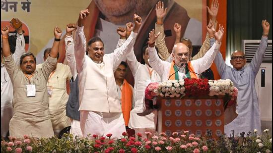 Union home minister Amit Shah in Sangam Vihar in Delhi on Monday. (Sanchit Khanna/HT Photo)