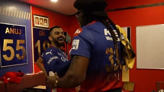 Virat Kohli and Chris Gayle were all fun and laughter inside the RCB dressing room (Screengrab)