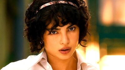 To play the autistic Jhilmil in Barfi, Priyanka opted for short hair and tight curls accessorised with a headband. To play the autistic Jhilmil in Barfi, Priyanka opted for short hair and tight curls accessorised with a headband. 