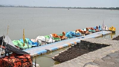 Chandigarh’s Sukhna Lake wearing a deserted due to the extreme heat on Tuesday afternoon. (Keshav Singh/HT)