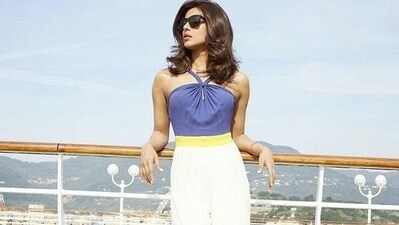 Who didn’t love Priyanka’s peace-keeping Ayesha and her retro-style hair in Dil Dhadakne Do? Who didn’t love Priyanka’s peace-keeping Ayesha and her retro-style hair in Dil Dhadakne Do? 
