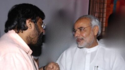 Harsh Goenka shared an old photo of him with Prime Minister Narendra Modi on social media. Harsh Goenka shared an old photo of him with Prime Minister Narendra Modi on social media.