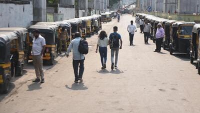 Long queues of rickshaws and cars are seen at pumps which is hampering the commute of citizens. (MAHENDRA KOLHE/HT PHOTO)