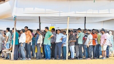 Mumbai, India. May 20, 2024: People queue up to vote outside a polling station in the Ghatkopar area during the fifth phase of national elections in Mumbai. May 2024. (Photo by Raju Shinde/HT Photo) Mumbai, India. May 20, 2024: People queue up to vote outside a polling station in the Ghatkopar area during the fifth phase of national elections in Mumbai. May 2024. (Photo by Raju Shinde/HT Photo)