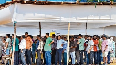 Mumbai, India. May 20, 2024: People queue up to vote outside a polling station in the Ghatkopar area during the fifth phase of national elections in Mumbai. May 2024. (Photo by Raju Shinde/HT Photo) Mumbai, India. May 20, 2024: People queue up to vote outside a polling station in the Ghatkopar area during the fifth phase of national elections in Mumbai. May 2024. (Photo by Raju Shinde/HT Photo)