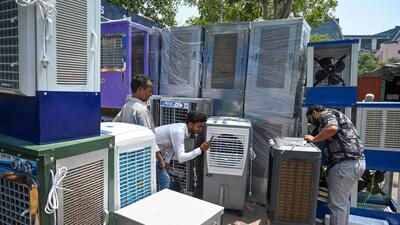 People buy water coolers to keep themselves cool amid rising temperatures. (Sanchit Khanna/HT Photo) People buy water coolers to keep themselves cool amid rising temperatures. (Sanchit Khanna/HT Photo)