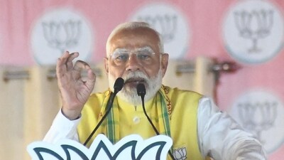 Prime Minister Narendra Modi addresses an election public meeting for Lok Sabha polls,in Motihari, Bihar. (Santosh Kumar/ Hindustan Times)