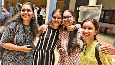 The passing percentage of girls is high in the Pune division with 95.22 per cent and the passing per cent for boys is 91.41 per cent. (MAHENDRA KOLHE/HT PHOTO)