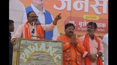 UP Dy CM Brajesh Pathak addressing a rally in Pratapgarh on Tuesday (HT Photo) UP Dy CM Brajesh Pathak addressing a rally in Pratapgarh on Tuesday (HT Photo)