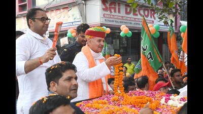 Union Minister of State and BJP Gurgaon parliamentary constituency candidate, Rao Inderjit Singh at a road show in Gurugram on Tuesday. (Parveen Kumar/HT PHOTO) Union Minister of State and BJP Gurgaon parliamentary constituency candidate, Rao Inderjit Singh at a road show in Gurugram on Tuesday. (Parveen Kumar/HT PHOTO)