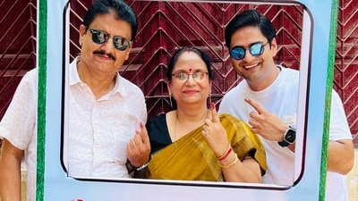 Singer Amit Mishra with mother Geeta Mishra and father Devendra Prasad Mishra in Lucknow Singer Amit Mishra with mother Geeta Mishra and father Devendra Prasad Mishra in Lucknow