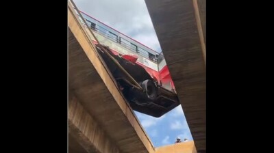 Snapshot of the bus hanging mid-air. (Instagram/@bengaluru__sanchari) Snapshot of the bus hanging mid-air. (Instagram/@bengaluru__sanchari)