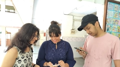 Students checking the HSC Board 12th result at Fr Angel Multipurpose School & Junior College at Vashi in Navi Mumbai (Bachchan Kumar/ht) Students checking the HSC Board 12th result at Fr Angel Multipurpose School & Junior College at Vashi in Navi Mumbai (Bachchan Kumar/ht)