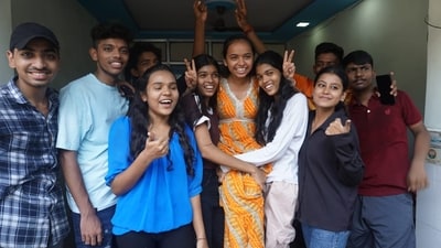 Maharashtra HSC Board 12th result declared, Thane students are seen celebrating (Praful Gangurde) Maharashtra HSC Board 12th result declared, Thane students are seen celebrating (Praful Gangurde)