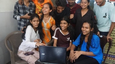 Maharashtra HSC Board 12th result declared, Thane students are seen celebrating (Praful Gangurde) Maharashtra HSC Board 12th result declared, Thane students are seen celebrating (Praful Gangurde)