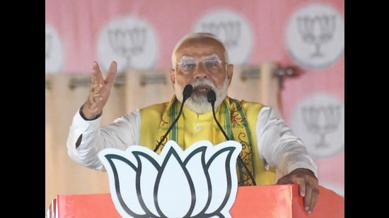 Prime Minister Narendra Modi addresses a rally in Motihari, Bihar, on Tuesday. (HT photo)